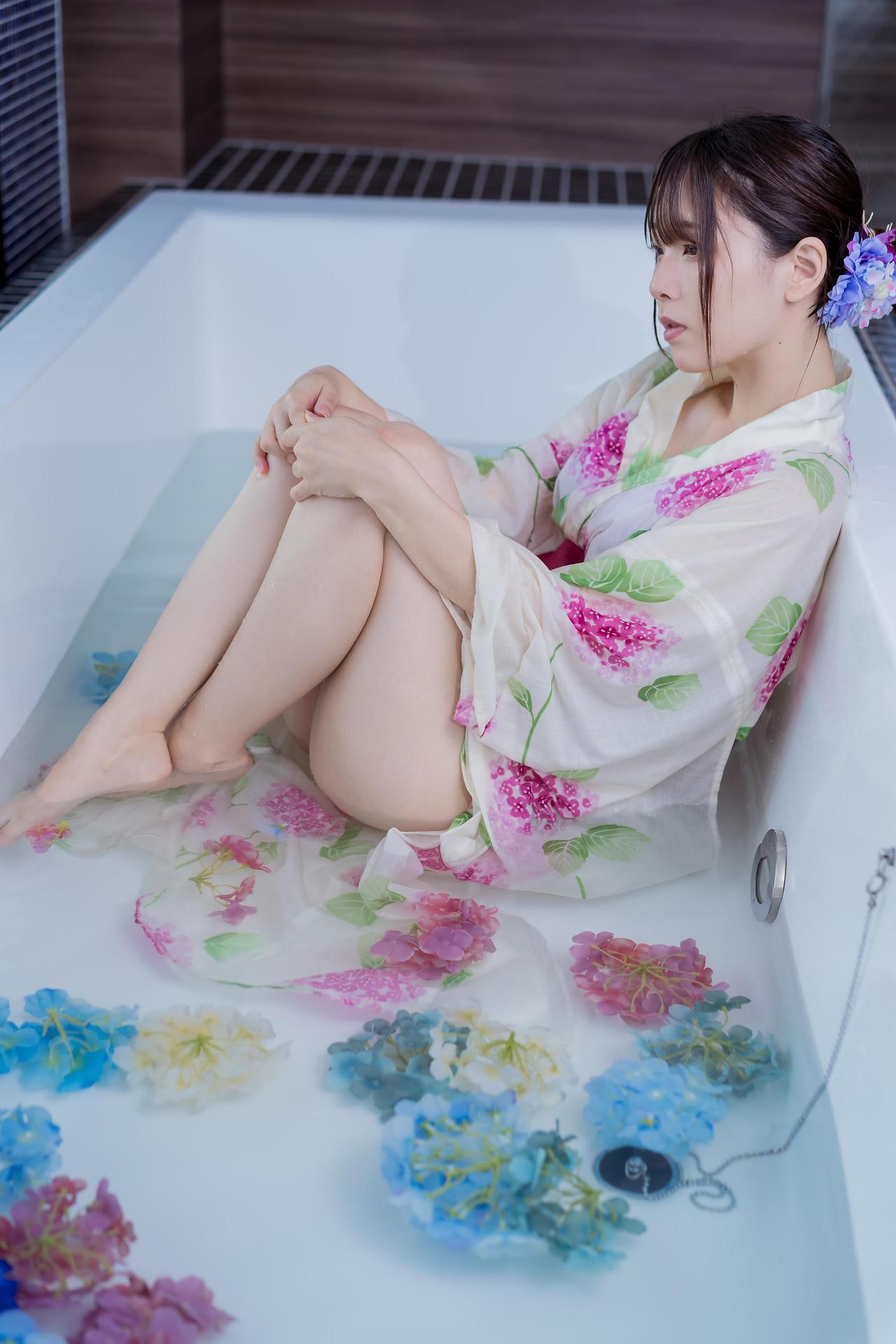 Mitsuki Goronzoku ゴロン族美月 フェチグラビア写真集 「translucent」 Set 03 Share Erotic Asian Girl Picture